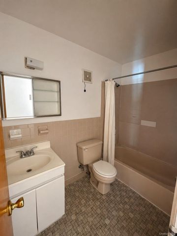 5831 136th Street, Flushing, NY 11355