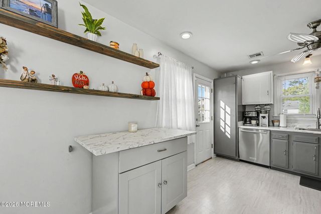 148 Tiller Avenue, Manahawkin, NJ 08050