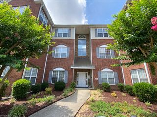 6981 Hanesbrook Circle 202, Clemmons, NC 27012