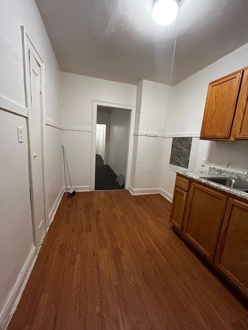 209 N Kolmar Avenue 1S, Chicago, IL 60624