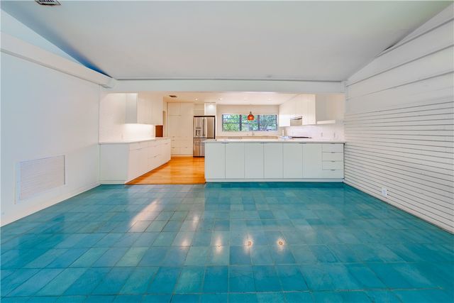 353 Bermuda Pl, Corpus Christi, TX 78411