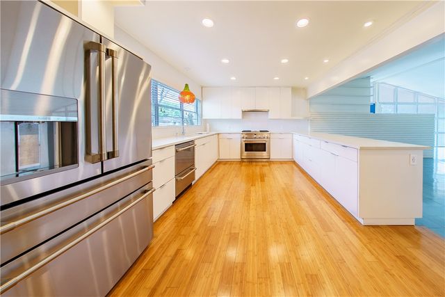 353 Bermuda Pl, Corpus Christi, TX 78411