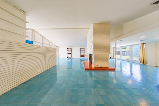 353 Bermuda Pl, Corpus Christi, TX 78411