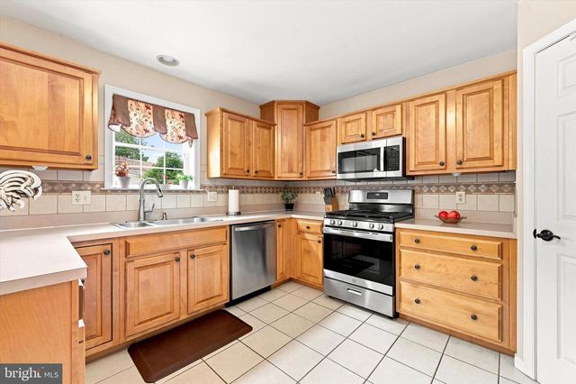 121 MEADOWVIEW DR, Gap, PA 17527