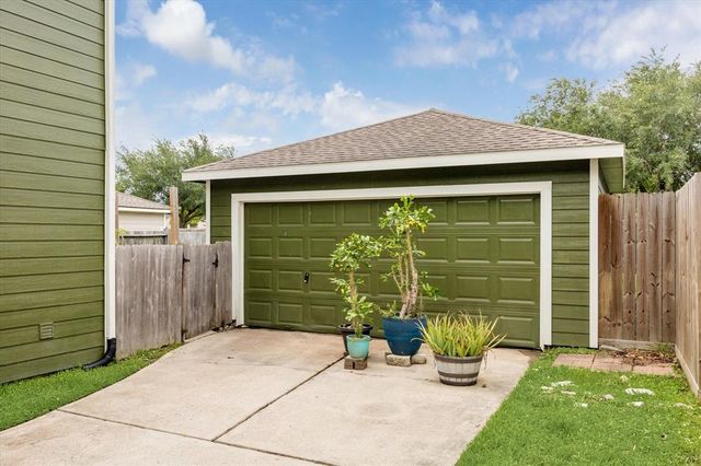 2858 Morningmist Lane, Dickinson, TX 77539