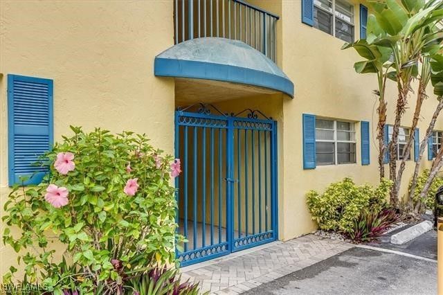 4290 Gulfstream DR 4, Naples, FL 34112