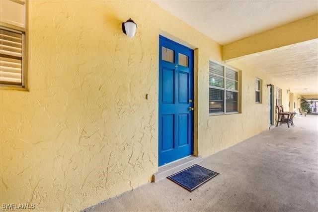 4290 Gulfstream DR 4, Naples, FL 34112