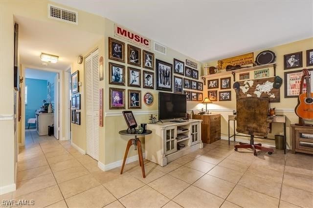 4290 Gulfstream DR 4, Naples, FL 34112