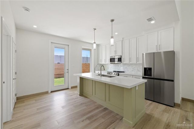 1214 N Lincoln Avenue, San Juan, TX 78589