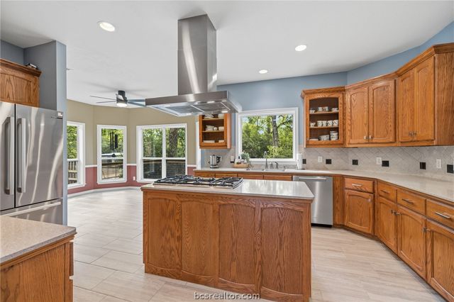 5817 Stallion Ridge, College Station, TX 77845