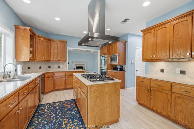 5817 Stallion Ridge, College Station, TX 77845