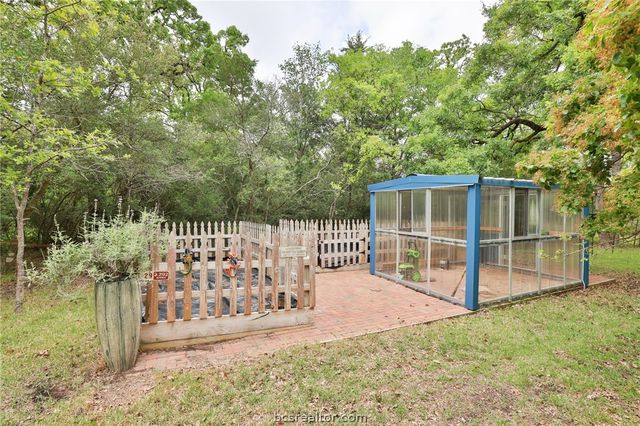 5817 Stallion Ridge, College Station, TX 77845