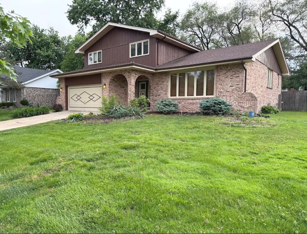 10158 S 87th Court, Palos Hills, IL 60465