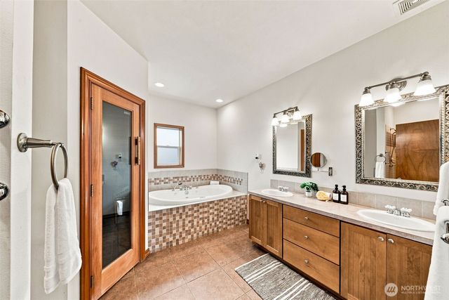 3265 Phillips Avenue, Enumclaw, WA 98022
