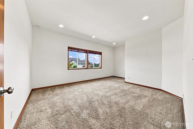 3265 Phillips Avenue, Enumclaw, WA 98022