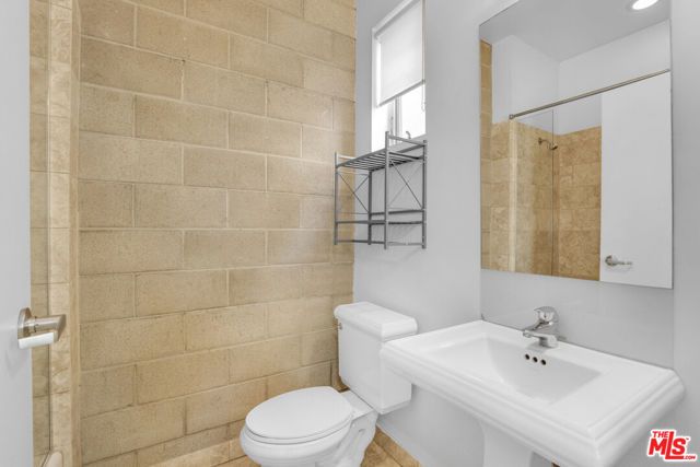 717 N Highland Avenue 16, Los Angeles, CA 90038