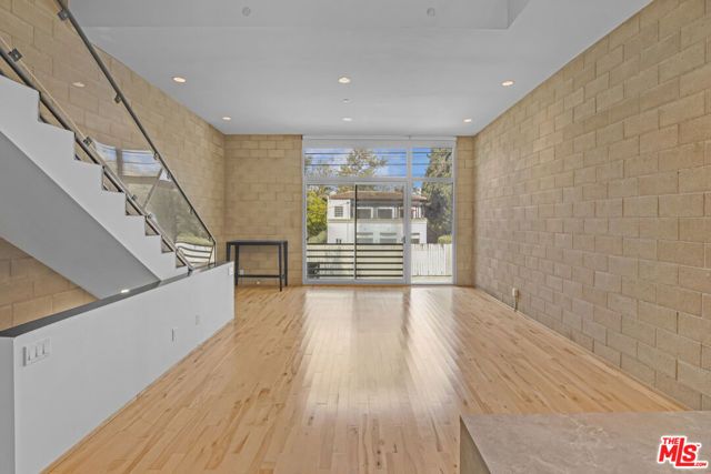 717 N Highland Avenue 16, Los Angeles, CA 90038