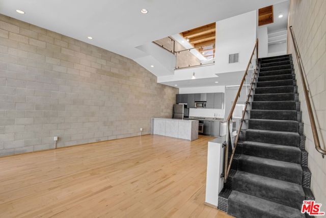 717 N Highland Avenue 16, Los Angeles, CA 90038