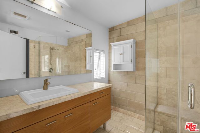 717 N Highland Avenue 16, Los Angeles, CA 90038