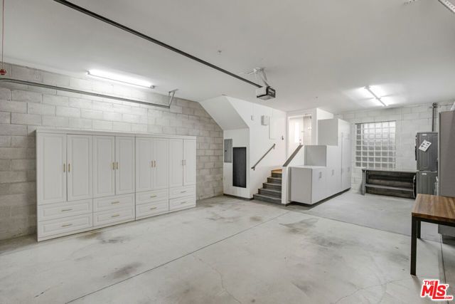 717 N Highland Avenue 16, Los Angeles, CA 90038