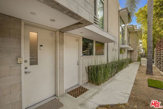 717 N Highland Avenue 16, Los Angeles, CA 90038