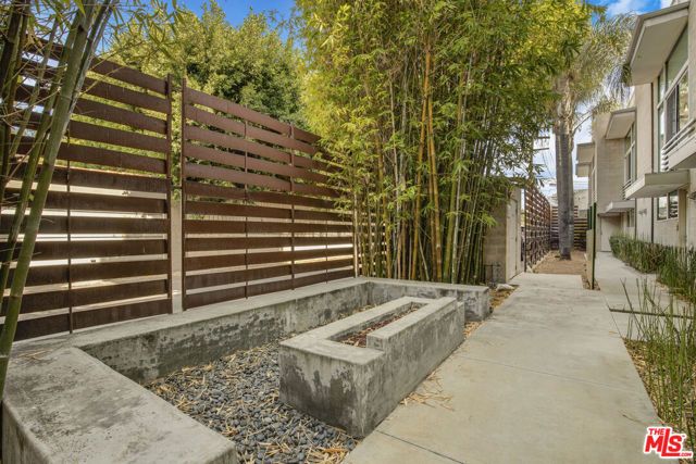 717 N Highland Avenue 16, Los Angeles, CA 90038