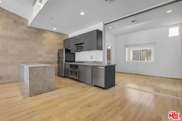 717 N Highland Avenue 16, Los Angeles, CA 90038