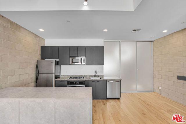717 N Highland Avenue 16, Los Angeles, CA 90038