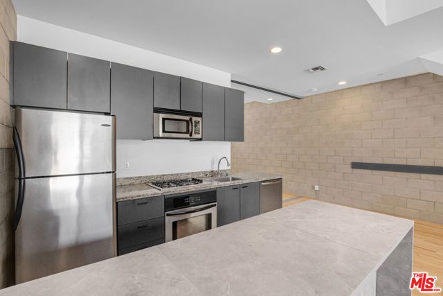 717 N Highland Avenue 16, Los Angeles, CA 90038