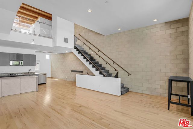 717 N Highland Avenue 16, Los Angeles, CA 90038