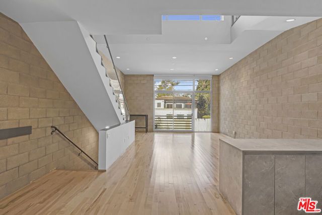 717 N Highland Avenue 16, Los Angeles, CA 90038