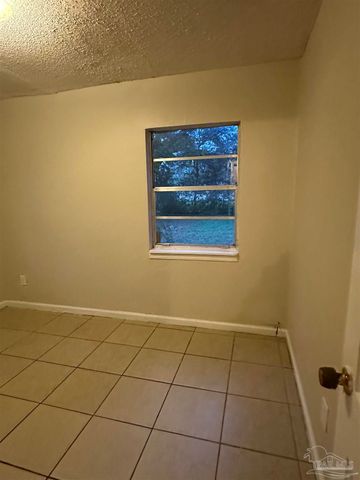 121 W Garfield Dr, Pensacola, FL 32505