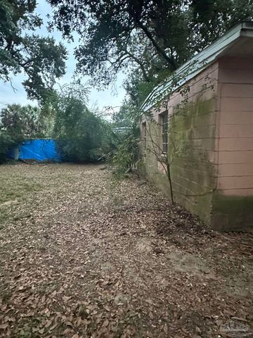 121 W Garfield Dr, Pensacola, FL 32505