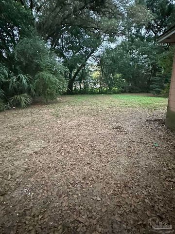 121 W Garfield Dr, Pensacola, FL 32505