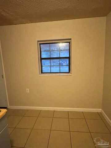 121 W Garfield Dr, Pensacola, FL 32505