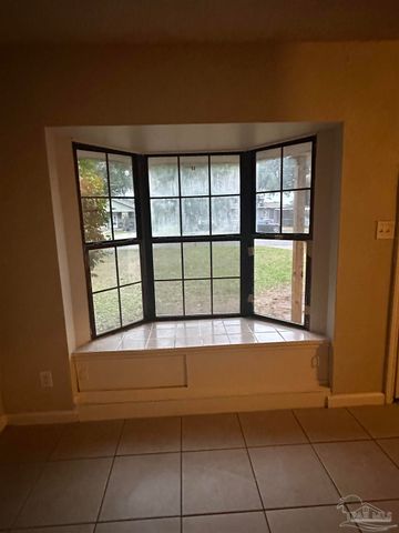 121 W Garfield Dr, Pensacola, FL 32505