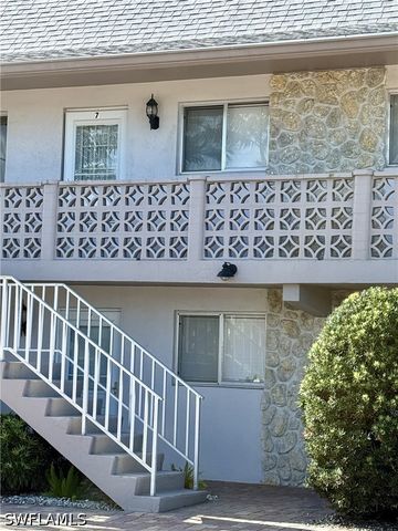 1686 Blue Point AVE B7, Naples, FL 34102