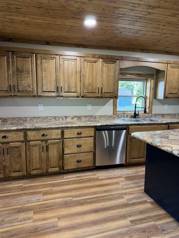 231 JJ Ln, Hillsboro, TN 37342