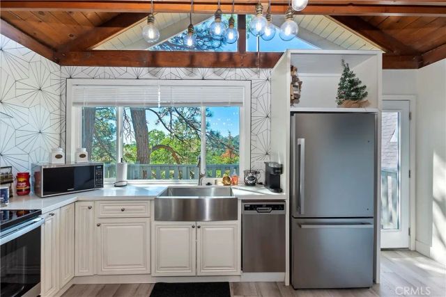 33026 Donner Lane, Arrowbear, CA 92382