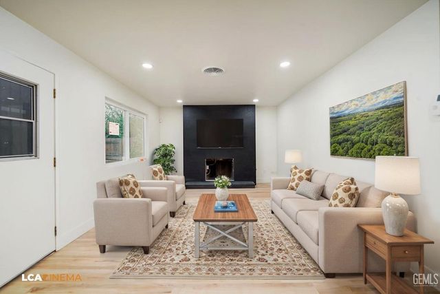 1936 Birchwood Court, Bakersfield, CA 93309