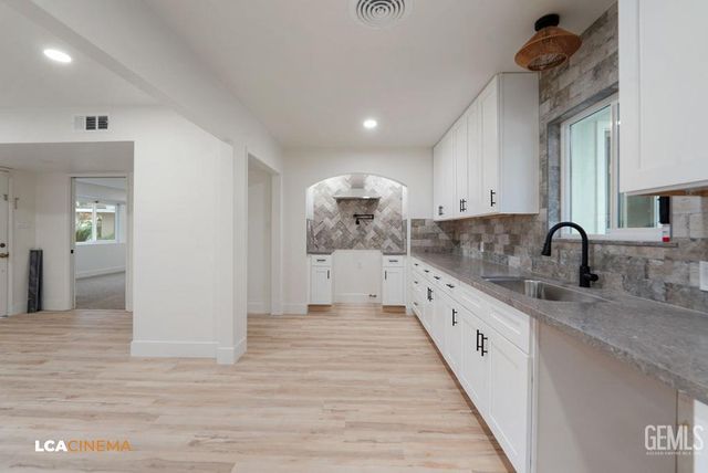 1936 Birchwood Court, Bakersfield, CA 93309