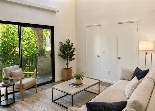 17836 Killion Street A, Encino, CA 91316