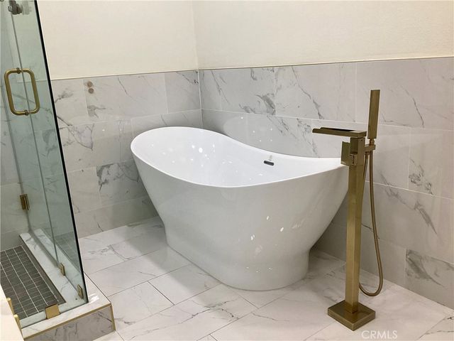 17836 Killion Street A, Encino, CA 91316