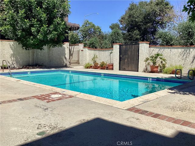 17836 Killion Street A, Encino, CA 91316