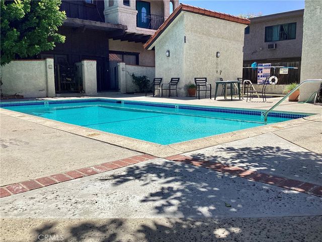 17836 Killion Street A, Encino, CA 91316