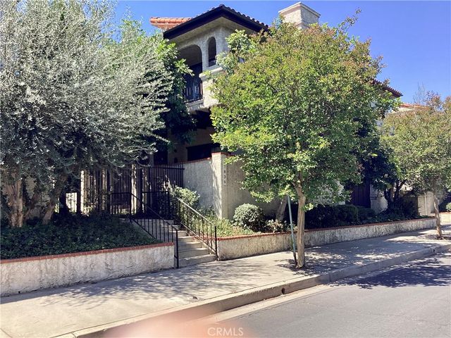 17836 Killion Street A, Encino, CA 91316