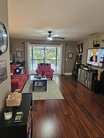 200 COUNTRY CLUB Drive 108, Largo, FL 33771