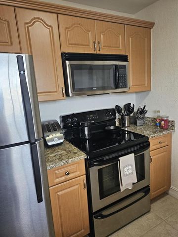200 COUNTRY CLUB Drive 108, Largo, FL 33771