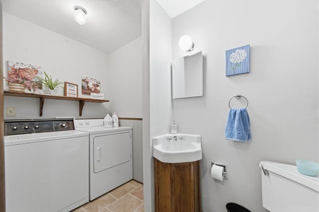 1939 W Dallas St, Wichita, KS 67217