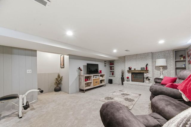 1939 W Dallas St, Wichita, KS 67217